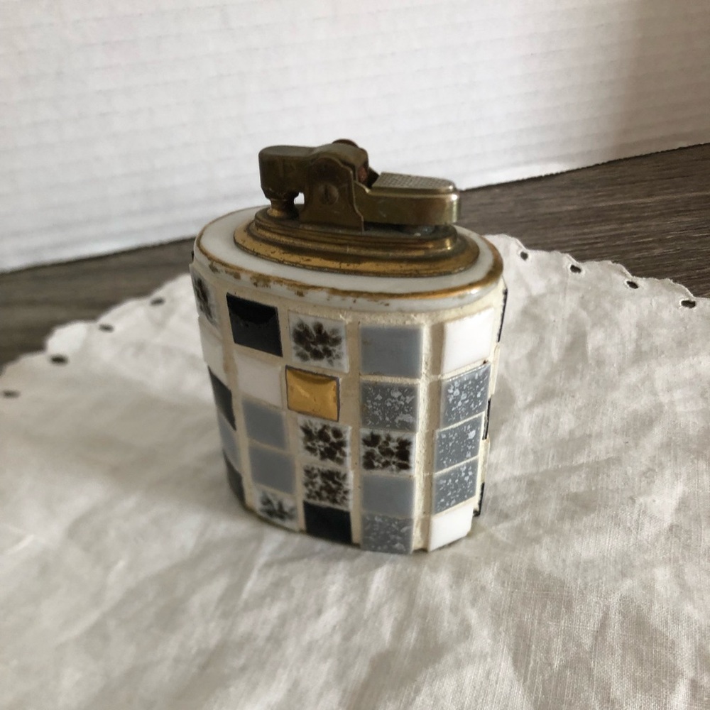 Vtg Mosaic Table Lighter in White, Grey & Gold